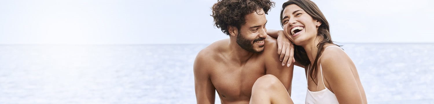 šťastný pár na pláží