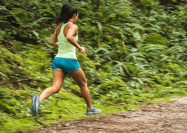 A women running in running clothes, ideal to reduce itchy legs