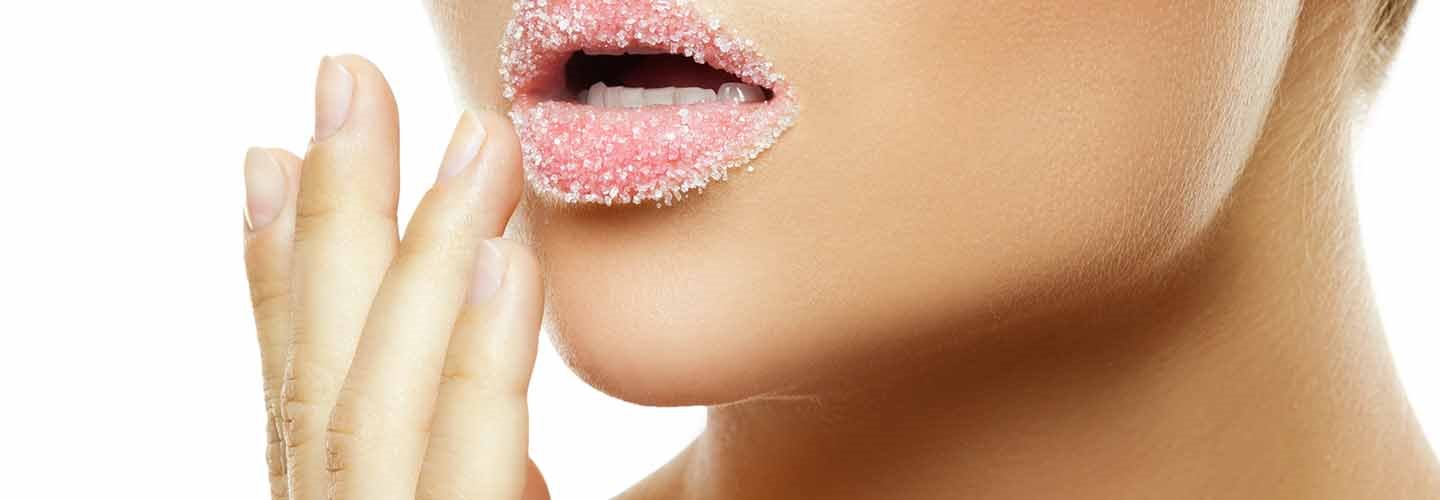 scrub sulle labbra