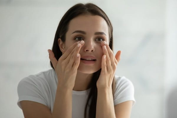 przebarwienia pod oczami