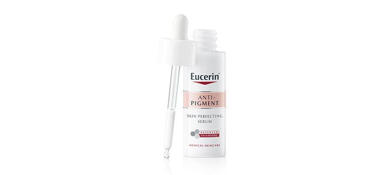 Nové Eucerin Anti-Pigment Rozjasňujúce sérum pomáha zvýšiť prirodzenú žiarivosť vašej pleti a pomocou pipety ho môžete ľahko aplikovať sami doma.