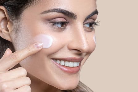 Beneficios de usar crema o sérum facial