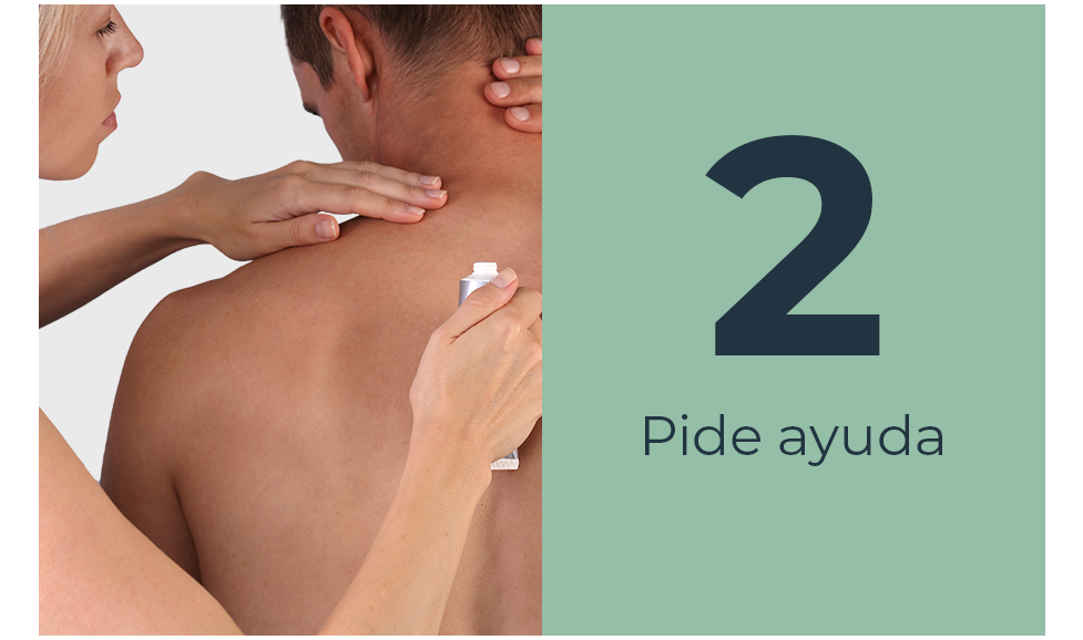 Cómo aplicar crema en la espalda