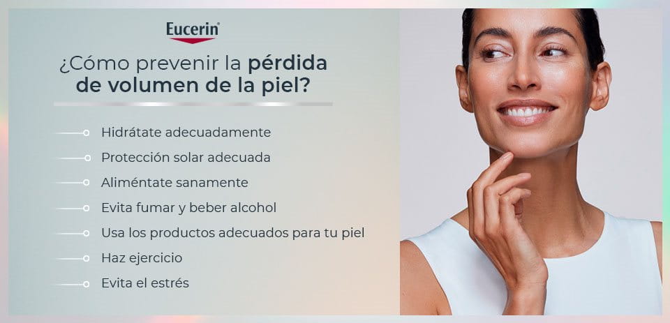Persona previniendo la pérdida de volumen de la piel