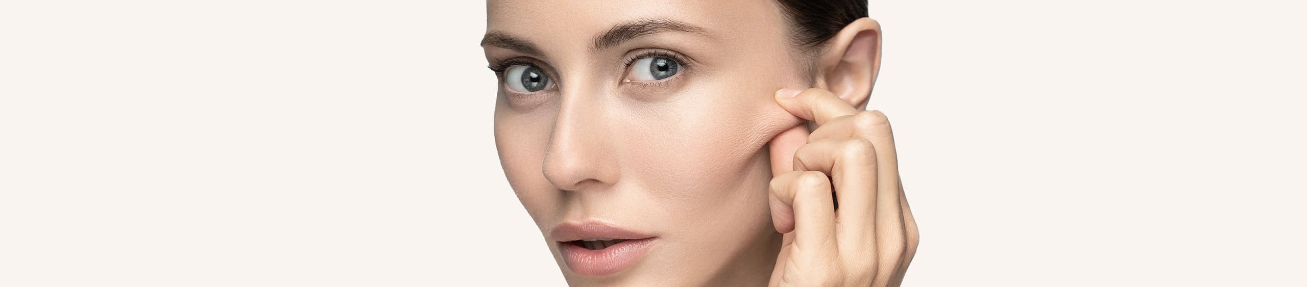 Chica joven con arrugas