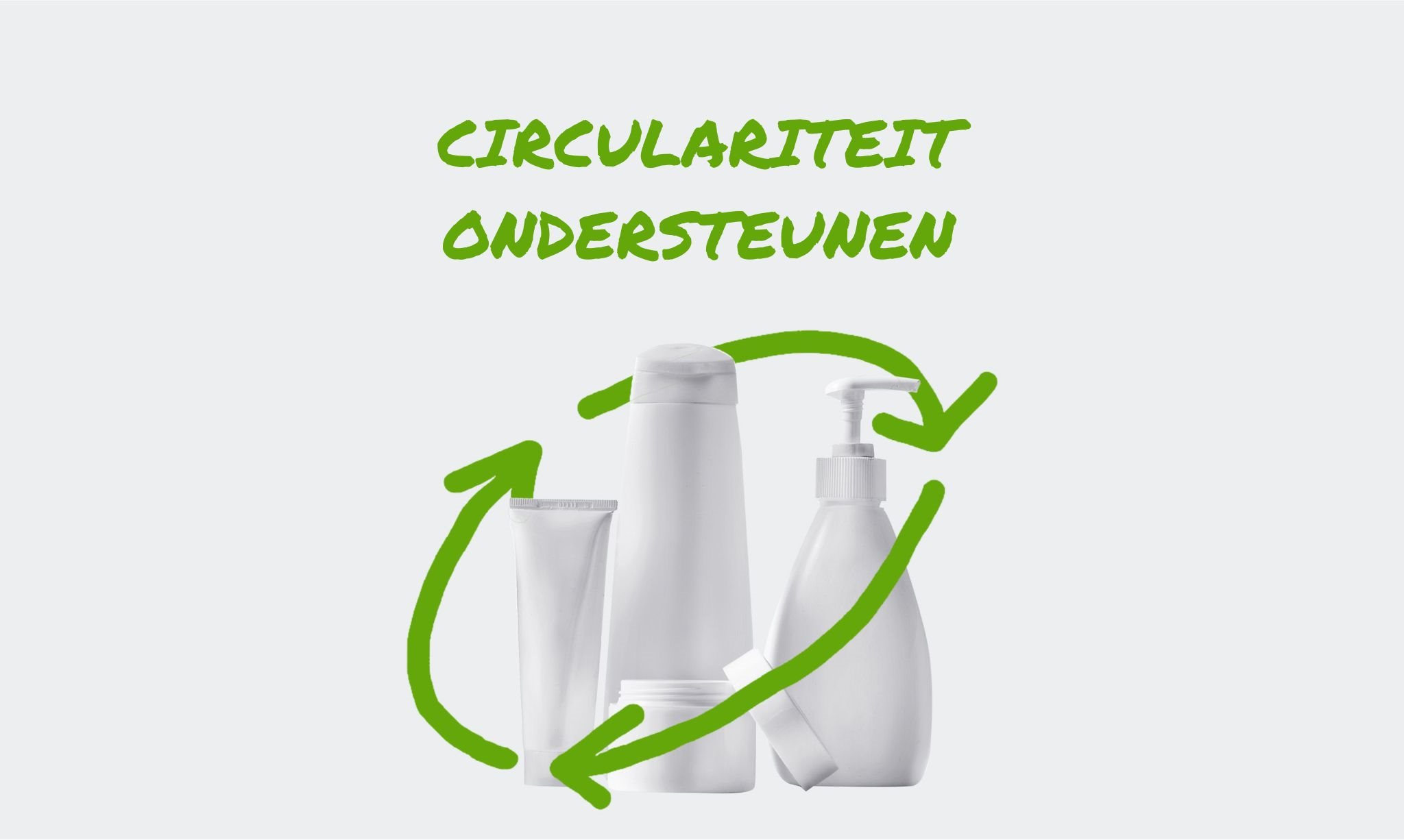 Drie lotionflessen omringd door een gestileerd recyclingsymbool