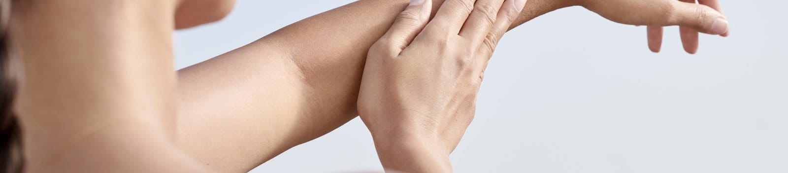 Une allergie au soleil est une réaction cutanée induite par le soleil qui se traduit par une éruption cutanée.