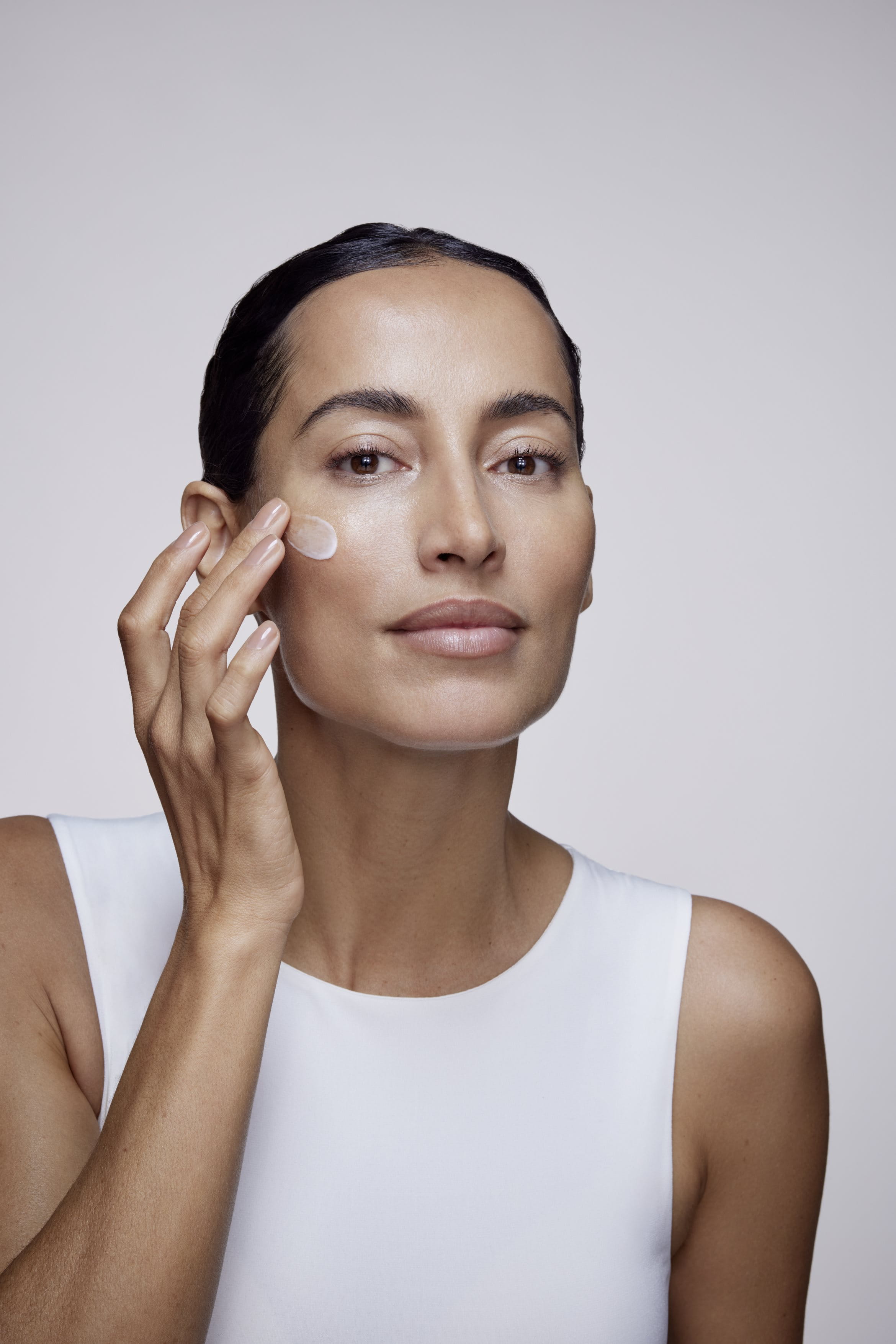 Krachtige ingrediënten en goede zonnebescherming zijn essentieel bij iedere anti-aging routine.