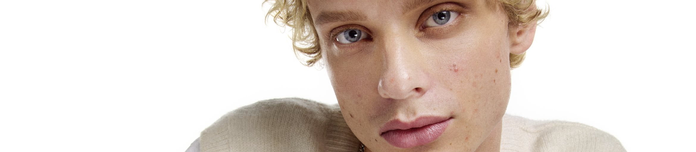 a man wit hclear face after using skincare