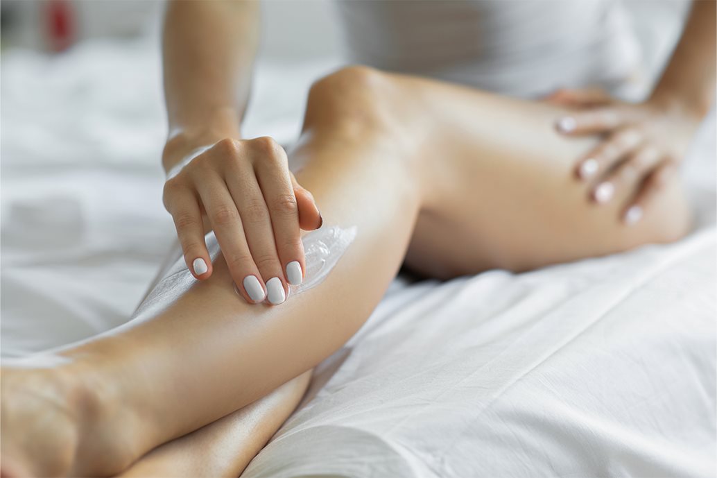 pressoterapia: cosa serve per contribuire alla bellezza delle gambe? Idratare la pelle con la crema idratante.