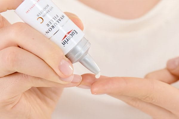 /Eucerin/international/products/hyaluron-filler/imagery/EUC-INT_HyFi-Vitamin-C-Booster_How-to-use_step5