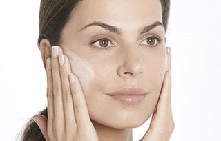 EUCERIN Sun Facial Gel Oil Control Toque Seco FPS 50+ 50 ml - Tono Med –  Derma Boutique