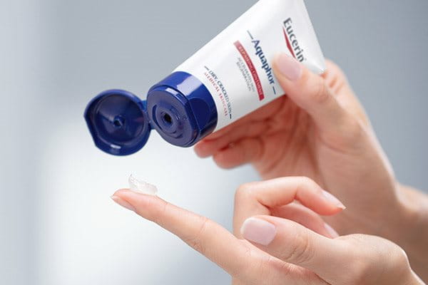 Jak dbać o skórę po zabiegu laserowym: Eucerin Aquaphor