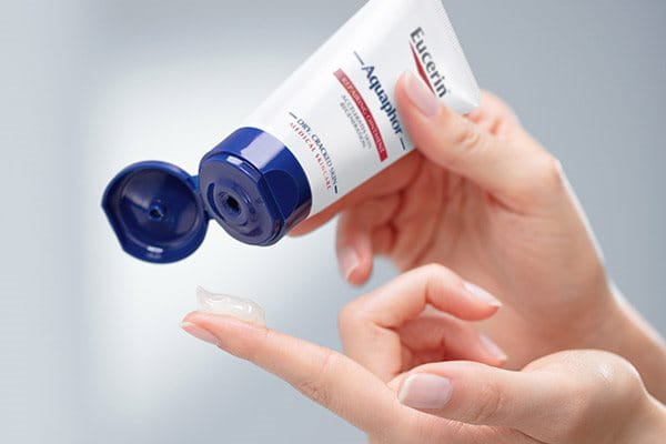Eucerin Aquaphor Защитаващ мехлем за увредена кожа подпомага регенерирането на кожата
