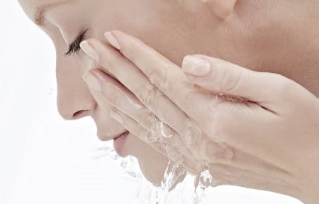 So können Sie Hautirritation im Gesicht behandeln