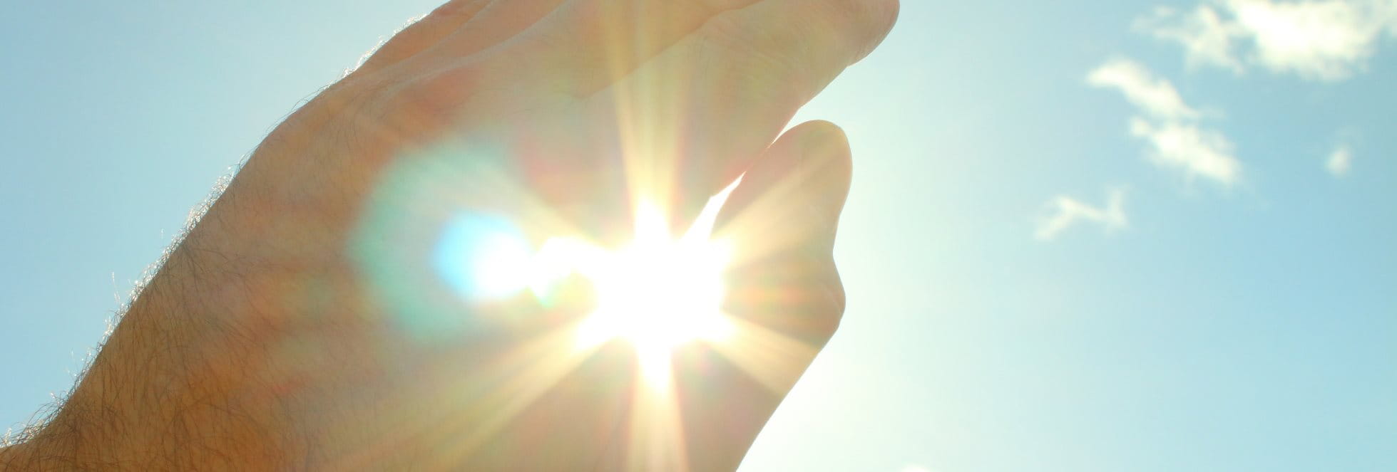 Übermäßige UV-Strahlung auf der Haut kann aktinische Keratose auslösen