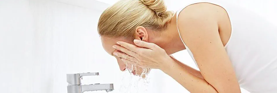 Conseils pour nettoyer la peau sans provoquer d’acné