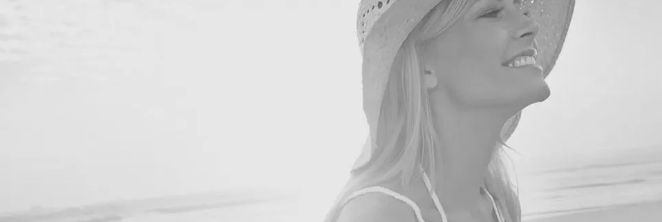 Woman smiling wearing a sun hat