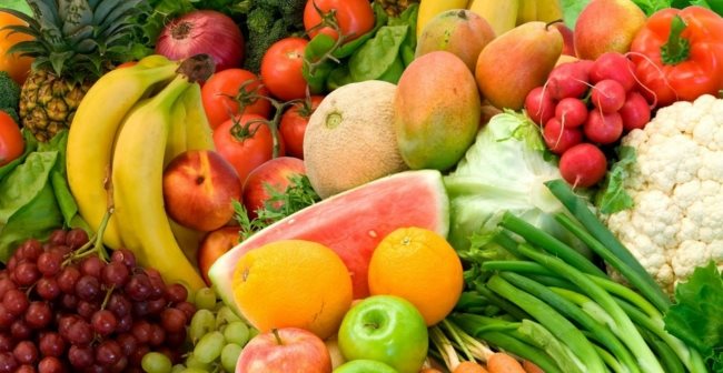 Ăn nhiều rau củ và trái cây khi bị mụn