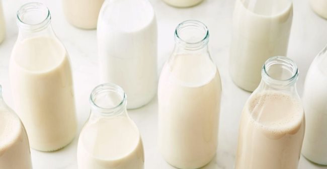 Tránh tiêu thụ sữa bò khi bị mụn