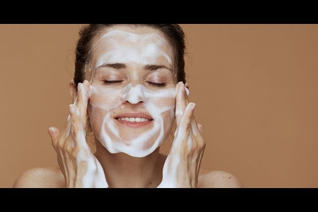 Rửa mặt là bước đơn giản nhưng rất quan trọng trong quy trình skincare