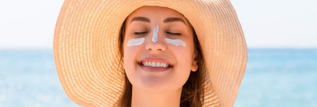 9 cách chăm sóc da mụn mùa hè