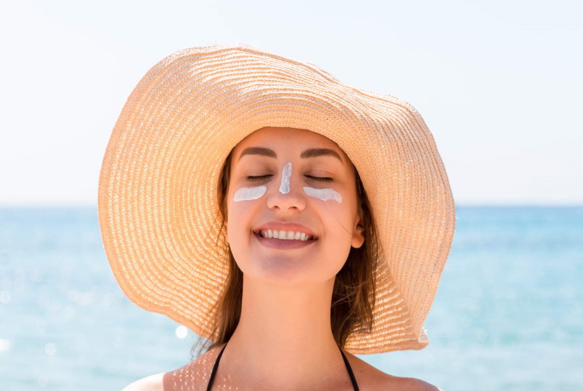 cách chăm sóc da mụn mùa hè