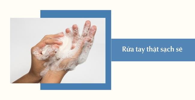 Cách rửa mặt cho da dầu: vệ sinh tay sạch sẽ