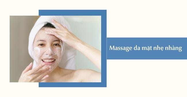 Massage da mặt nhẹ nhàng