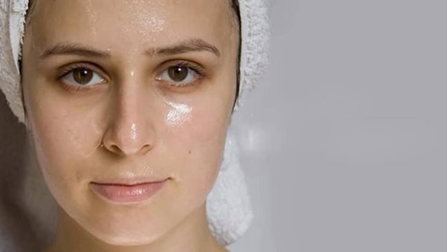 Da mặt nhờn là nguyên nhân chính gây mụn
