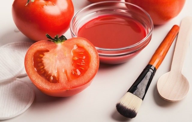Cách trị da mặt nhờn bằng mặt nạ cà chua