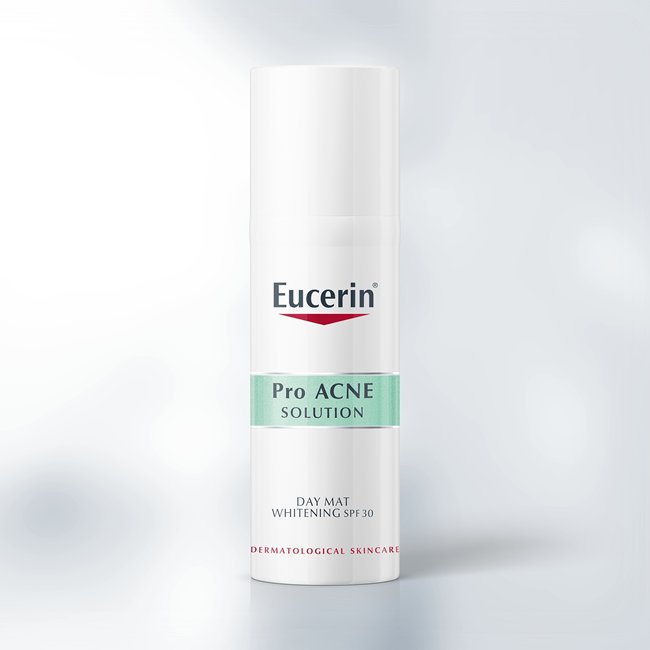 Kem dưỡng Eucerin Pro Acne Day Mat Whitening giúp bổ sung độ ẩm cho làn da bị mụn và thâm