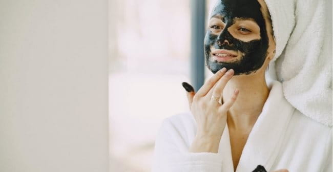 Dùng mặt nạ đặc trị mụn cho da khô