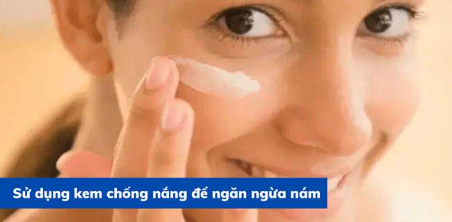 Thoa kem chống nắng chống nám da