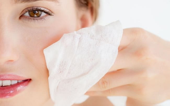 Làm sạch da nhẹ nhàng sau khi Peel da