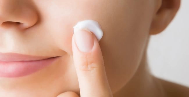 kem dưỡng trắng da mặt là gì?
