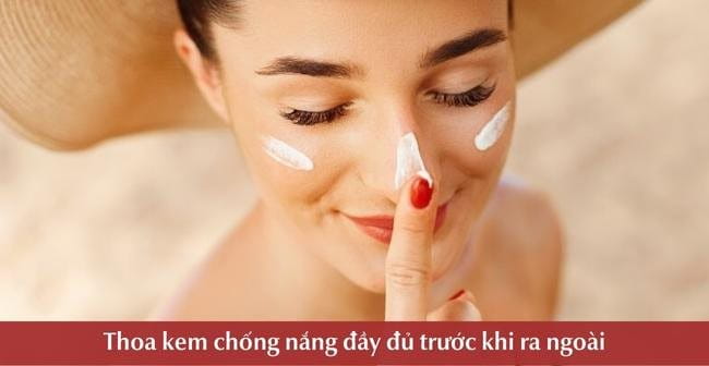 Thoa kem chống nắng trong quy trình skincare cho da khô