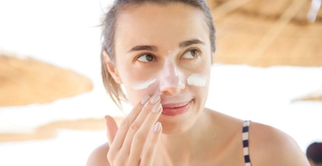 Kem chống nắng bảo vệ da khỏi tác hại từ tia UV