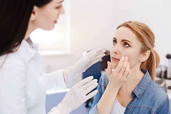 Aknespecialista orvos: mikor kell felkeresni?