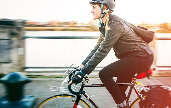 Akne tipp: tisztítsa meg a kerékpáros sisakot
