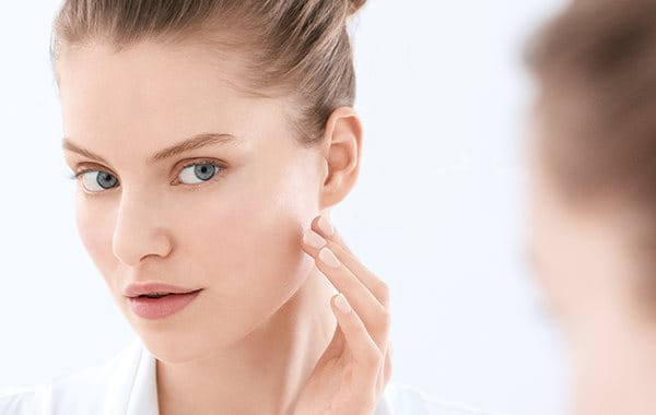 Skincare per pelle giovane e impura: come idratare una pelle a tendenza  acneica