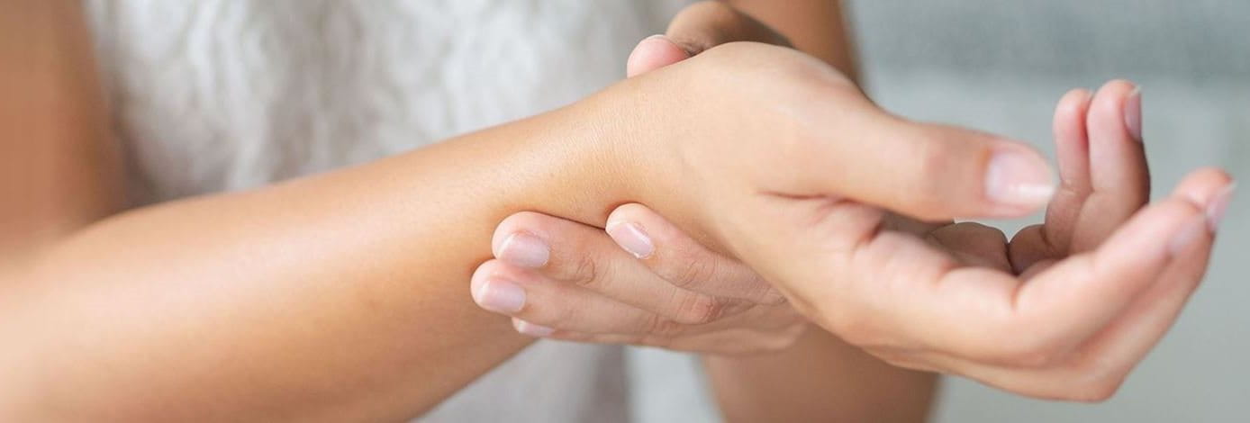 Douleurs au poignet: ce qui aide – Hansaplast