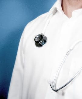 Close up Arztkittel mit Stethoskop