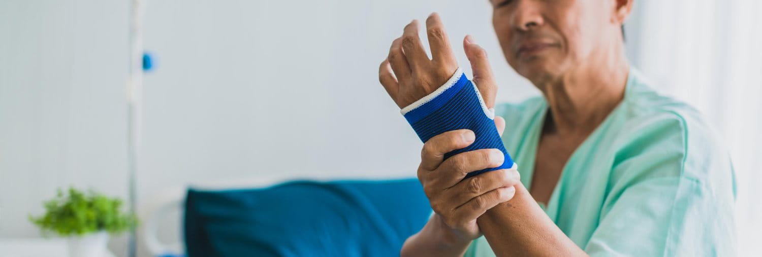 Wrist Splint Vs. Wrist Brace: Which One Do You Need?