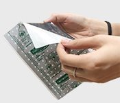 Remove the protective layer of the plaster 