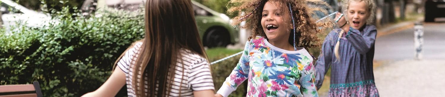 Spelende kinderen op straat