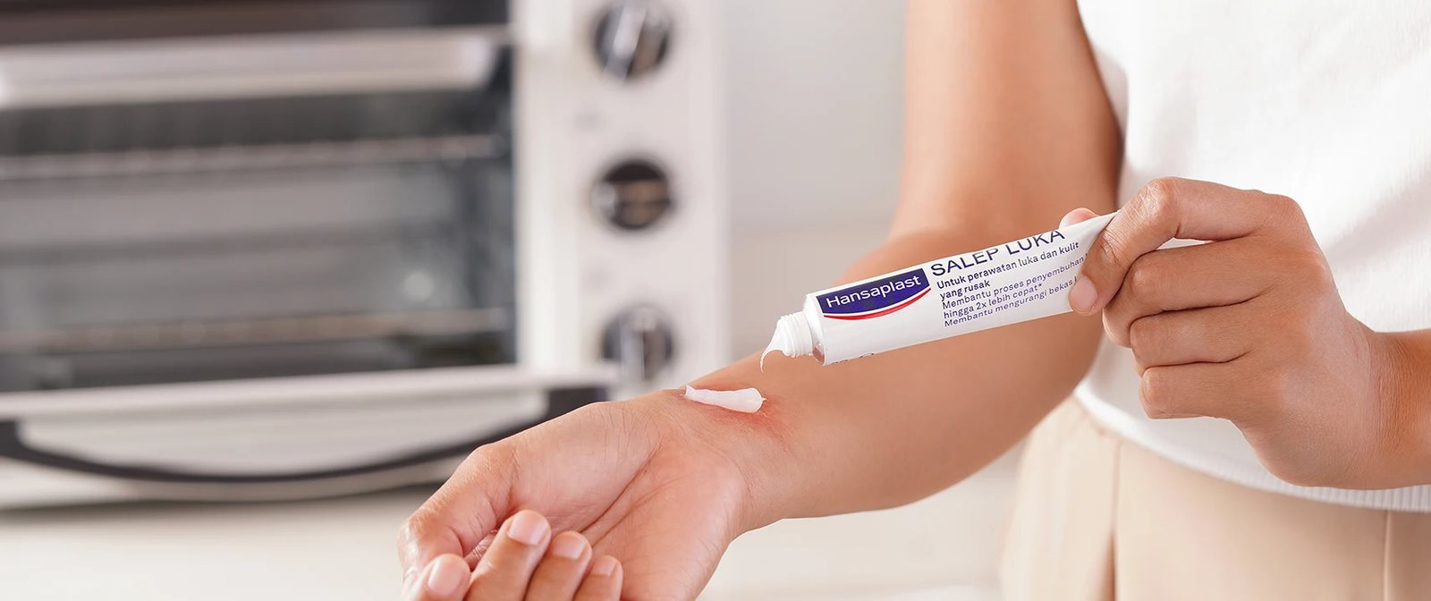 Hansaplast Salep Luka untuk luka sayatan tangan