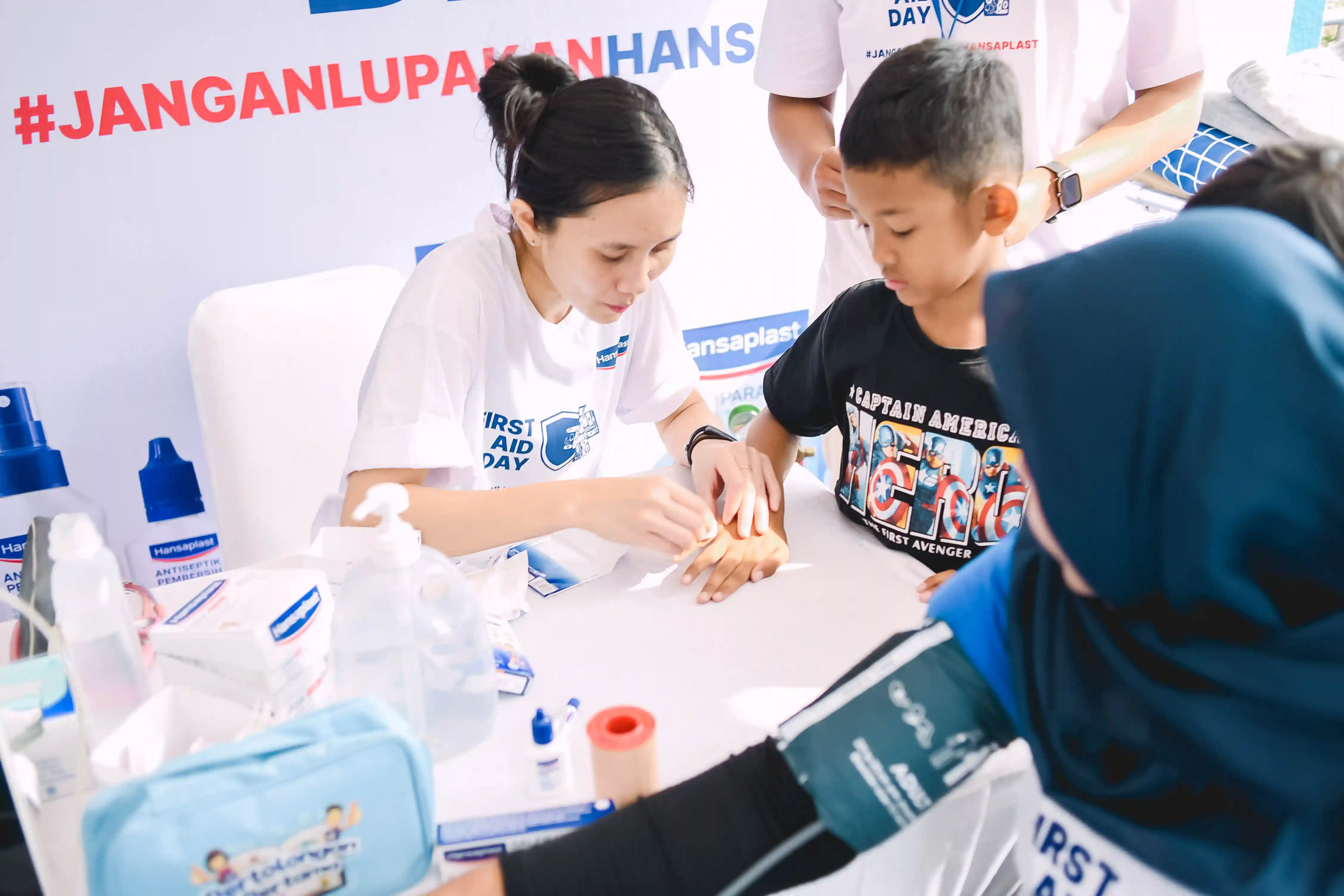 Salah satu campaign Hansaplast dalam rangkaian first aid day 2024