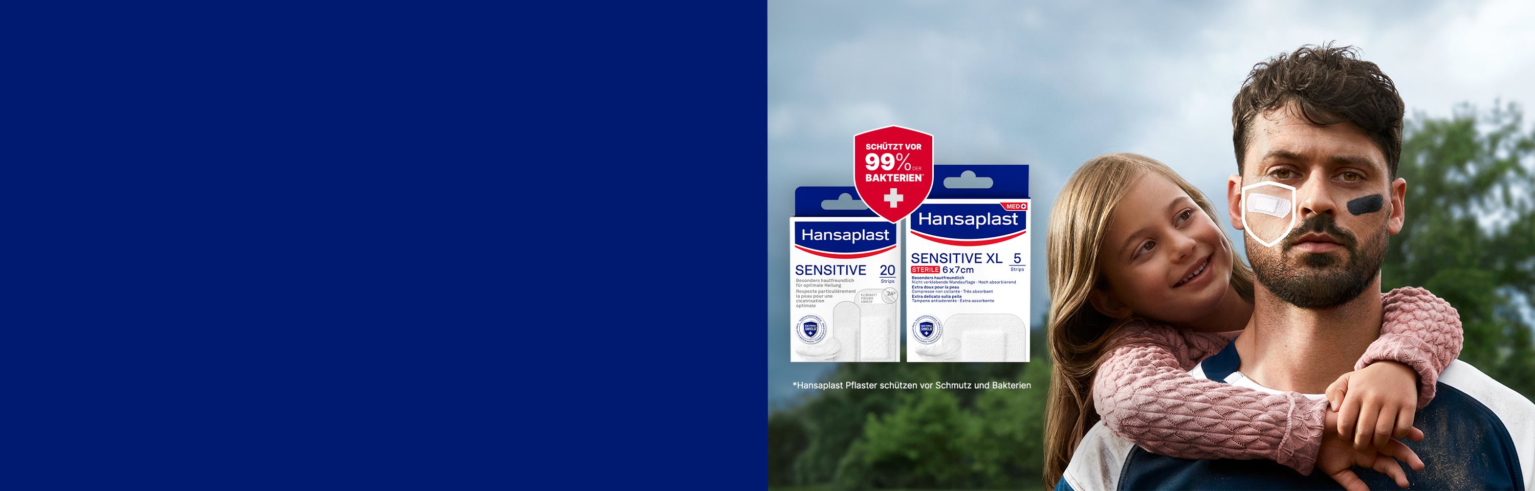 Ein Vater mit einem Pflaster in seinem Gesicht trägt seine Tochter auf dem Rücken.