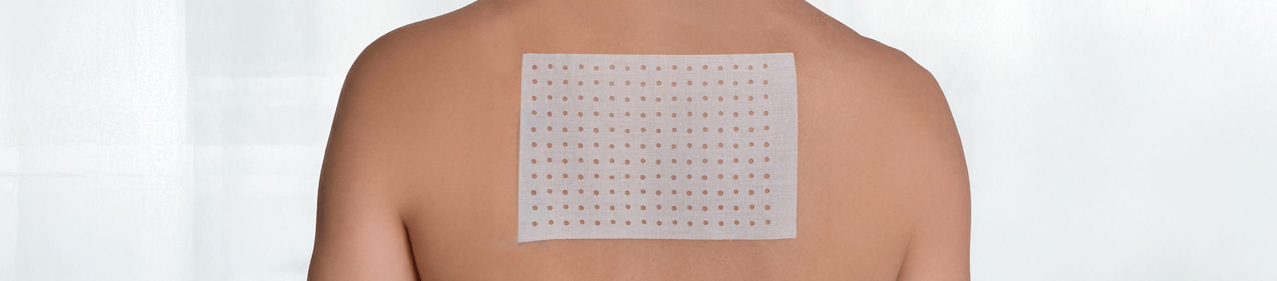 Cómo aliviar el dolor en cuello, hombros y espalda con Curitas®